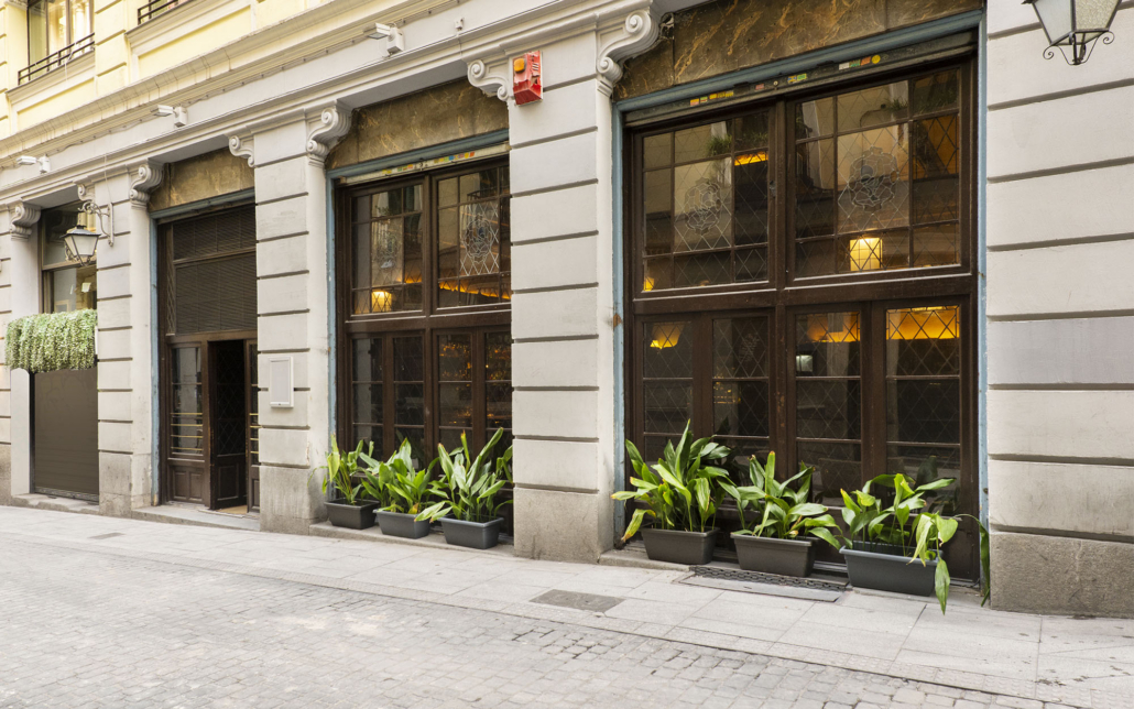 Retail Entrance Facade Of An Irish Pub Style Restaurant